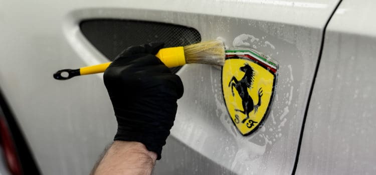 Na czym polega mycie bezdotykowe auta?